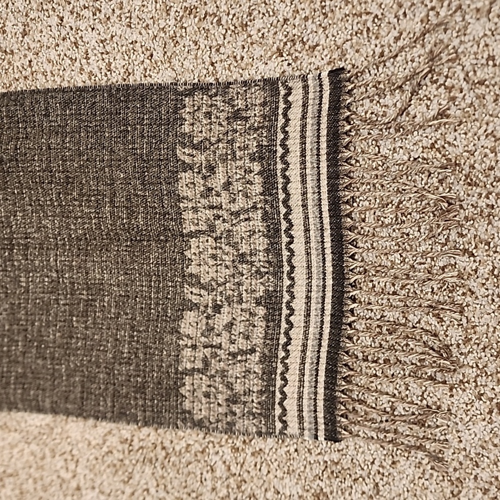 Scarf - Picture 2 of 9